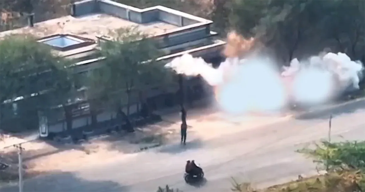On army column on Monywa-Chaung U road (video/audio)