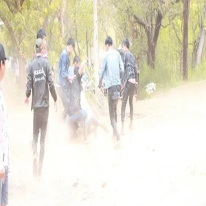 Policemen who resolved the fight were hit by a car and beaten with sticks